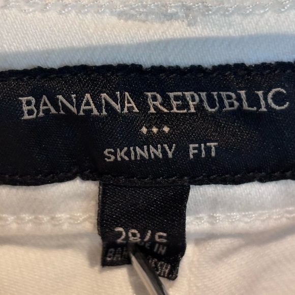 Banana Republic Skinny Fit White Jeans • Size 28 • Crisp Clean Look - Picture 5 of 9